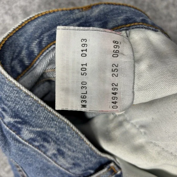 Vintage Levis 501 Orginal Button Fly Denim Mens 36x30 Blue 1992 90s Y2K Retro